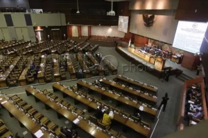 DPR Bisa Copot Hakim MK dan juga MA Memicu Politisasi Hukum