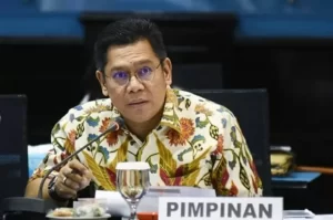Adies Kadir Kuantitas Revisi Disertasi Bahlil Lumrah di dalam Bumi Akademik