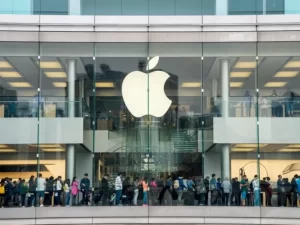 Bye-bye iPhone Murah? Tarif Trump Bikin Kalang Kabut, Apple Store Amerika Serikat Diserbu Pembeli Panik!