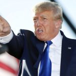 Senator Negeri Paman Sam Minta Trump Diselidiki Atas Dugaan Insider Trading