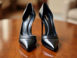 Sepatu Elegan, Langkah Anggun: Jejak Harapan yang Memancar