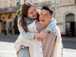 50 Pantun Lucu untuk Pacar, Hubungan Makin Romantis & Berwarna