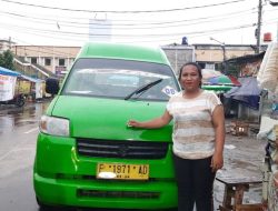 Melintasi Hujan dan Macet: Kehidupan Yuke, Ibu Sopir Angkot Bogor yang Berjuang untuk Anak