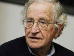 7 Gagasan Menginspirasi Chomsky untuk Renungan Mendalam