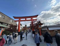 Lorong Penuh Harapan di Fushimi Inari