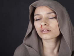 Makna mimpi mimisan, tanda akan ada peristiwa bebas dari beban