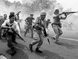 Perang Opini di Media Sosial