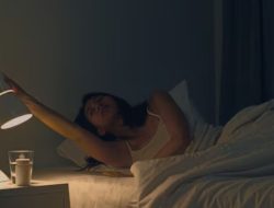 Orang yang Tidur Sama Setiap Malam Punya 7 Kepribadian Ini, Menurut Psikologi