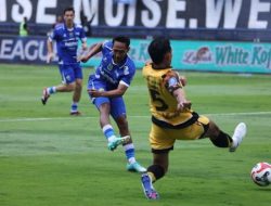 Teknologi Tinggi Persib Bandung vs Persija, Gol Beckham Putra, Drama Kartu Merah, Sorak Sorai