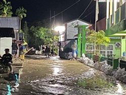 Tahun Baru Berubah Duka, Warga Pasar Maninjau Lari Hadapi Banjir Bandang