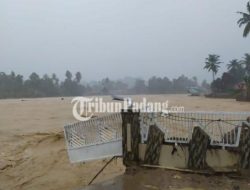 Banjir Landa Pasar Lalang Kuranji, SAR Padang Evakuasi Warga