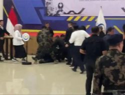 Detik-Detik Menteri KKP Sakti Pingsan Saat Serahkan 3 Jenazah Korban Pesawat ATR