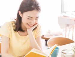 Psikologi Ungkap 8 Kebiasaan Unik Pecinta Buku Fisik