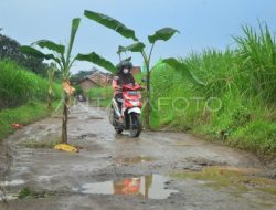 Rustam Bangun Jalan Desa Rusak dengan Uang Sendiri, Cita-Cita Sejak Kecil, Kades: Bisa Dicontoh