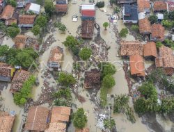 Rumah Sarmina Hancur Diterjang Banjir Akibat Tanggul Citarum Jebol