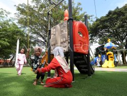 Membaca Bersama Orangtua dan Anak di Ruang Terbuka