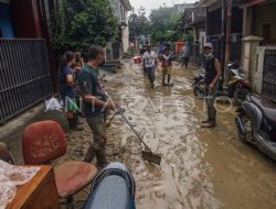 Dede 10 Tahun Bersihkan Gorong-gorong Bogor untuk Ibadah dan Kota Tanpa Banjir