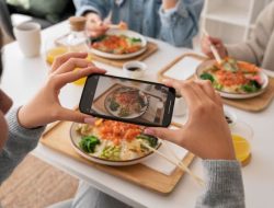 Orang yang Foto Makanan Sebelum Makan Punya 9 Sifat Unik, Ini Penjelasannya Menurut Psikologi