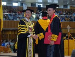 Wisuda UKSW, Rektor Ingatkan 642 Lulusan pada Superhero di Balik Toga dan Semangat Pantang Menyerah