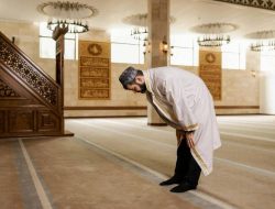 Keajaiban Sholat: Menghidupkan Jiwa dan Menyatu dengan Tuhan