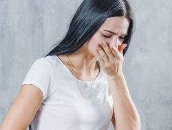10 Makna Mimpi Muntah, Tanda Emosi Tersembunyi