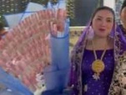 Musim Manten dan Ujian, Pesanan di Rumah Buket Centika Bangkalan Tak Pernah Berhenti