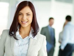 10 Kebiasaan Orang Percaya Diri dalam 5 Menit Pertama Bertemu Orang Baru