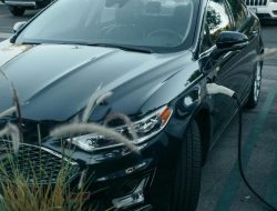 Robot pengisi daya Tiongkok: solusi cepat pengisian mobil listrik