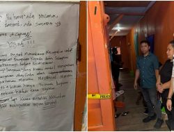 Isi tulisan di kamar kos Evia di Tomohon Sulut