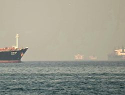 Harga minyak melonjak akibat serangan kapal di Selat Hormuz