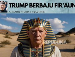 Trump Mengenakan Pakaian Fir’aun
