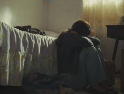 Lirik Lagu ‘Sesi Potret’ eńau & Ari Lesmana, Makna Penyesalan