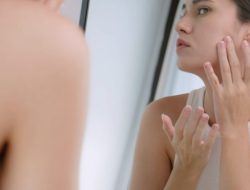 Makeup pesta Lebaran bikin kulit iritasi? Ini cara pulihkan kulit yang harus kamu lakukan!