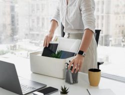 5 Perbedaan Pensiun Dini dan Resign yang Wajib Diketahui Karyawan!