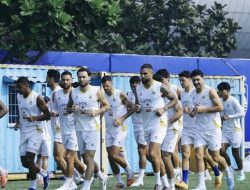 Delapan Laga Akhir: Marc Klok Pastikan Persib Berjuang Maksimal Lawan Bali