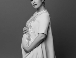 11 Artis Hamil di Atas 40 Tahun, Penuh Perjuangan