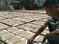 Produsen Kerupuk Blitar Kewalahan, Harga Plastik dan Minyak Goreng Naik Bersamaan