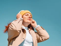 7 Lagu Penuh Semangat dengan Lirik Sedih